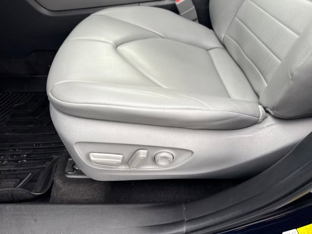 Used 2023 Toyota Highlander L image 11