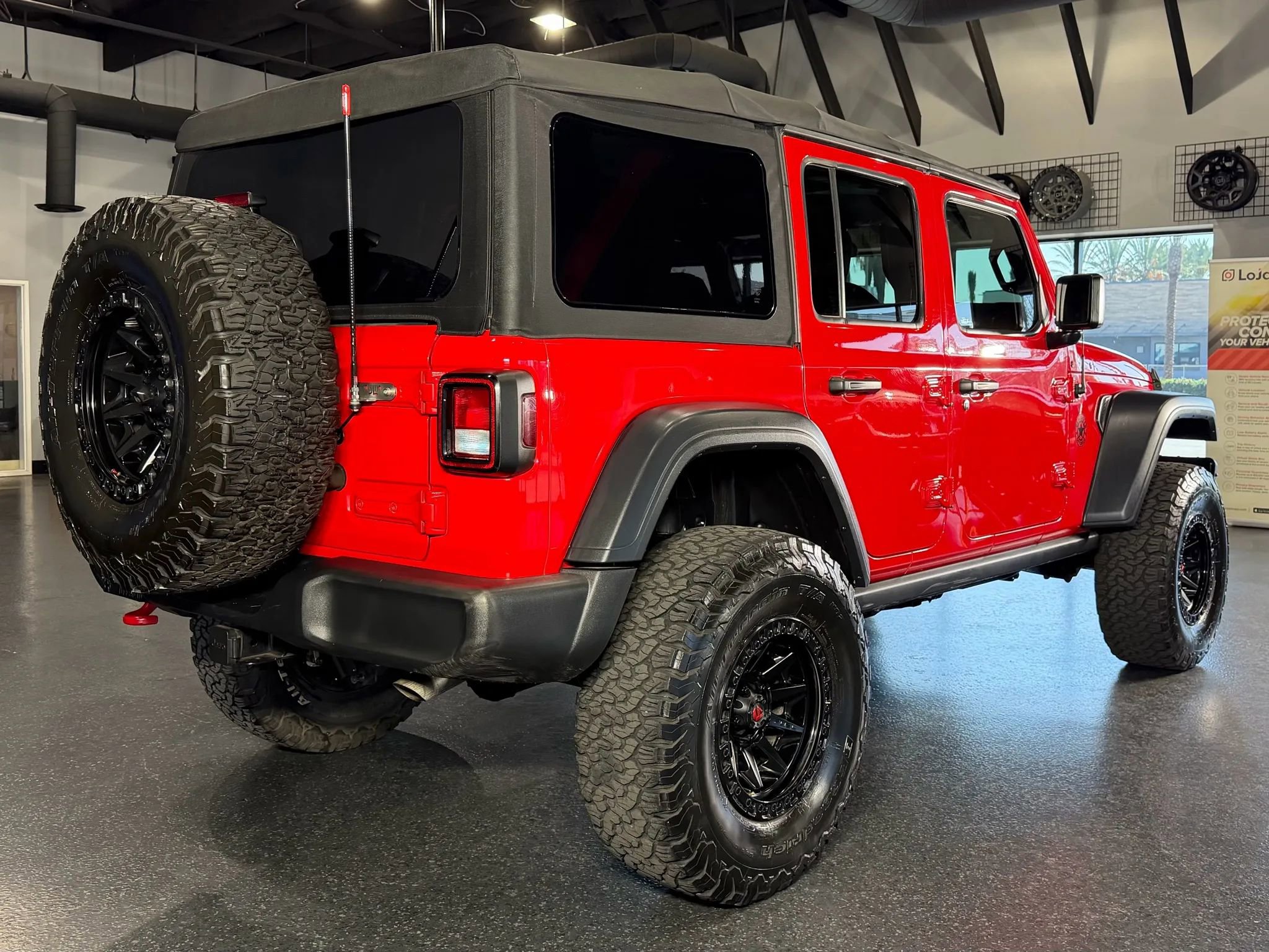 Used 2018 Jeep Wrangler Unlimited Sport image 13