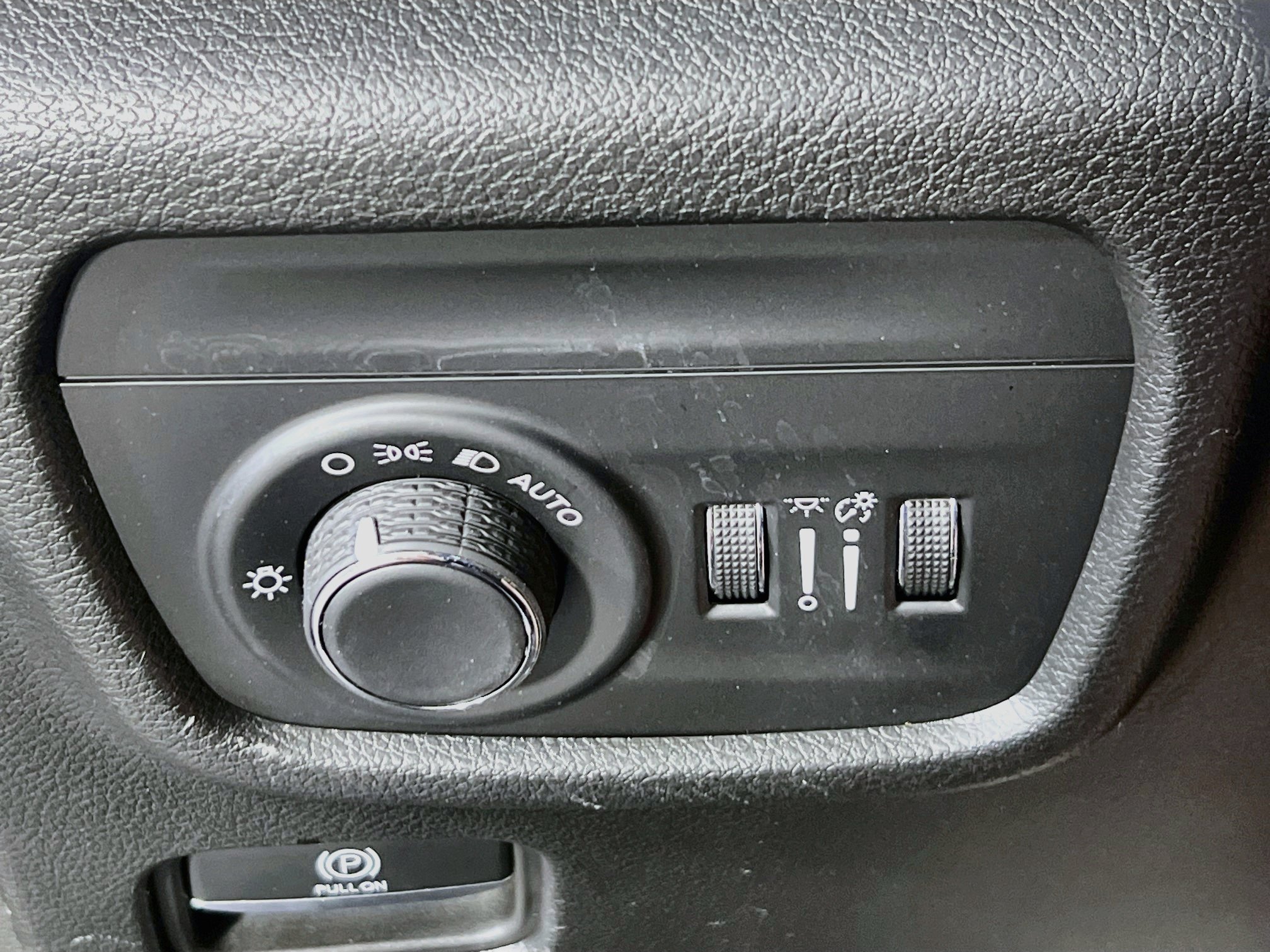 Used 2023 Jeep Grand Cherokee Altitude AWD/4WD image 10