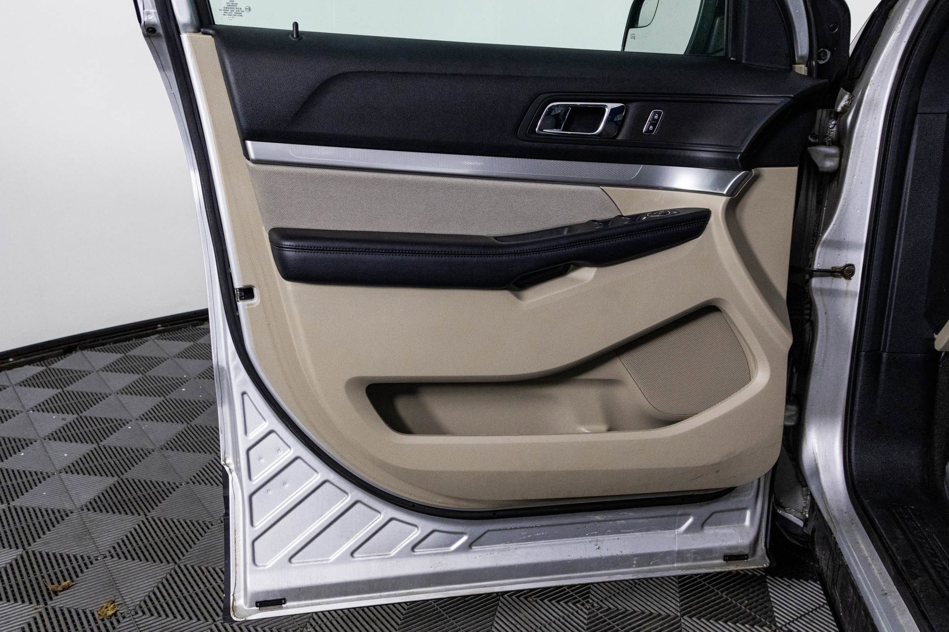 Used 2018 Ford Explorer Base image 34