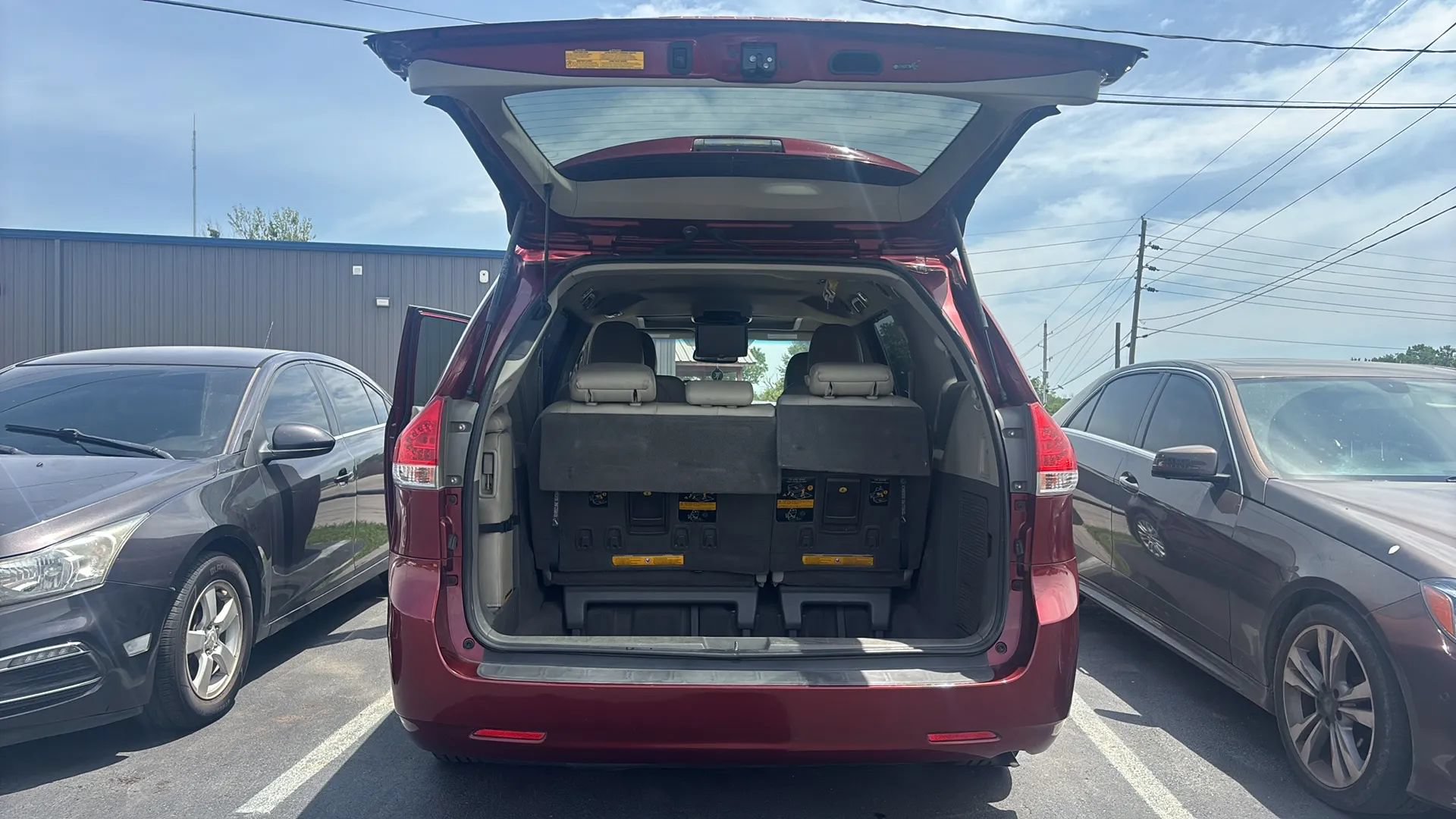 Used 2011 Toyota Sienna XLE FWD image 23