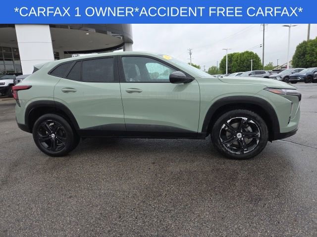 Used 2024 Chevrolet Trax RS w/ Sunroof Package FWD image 23
