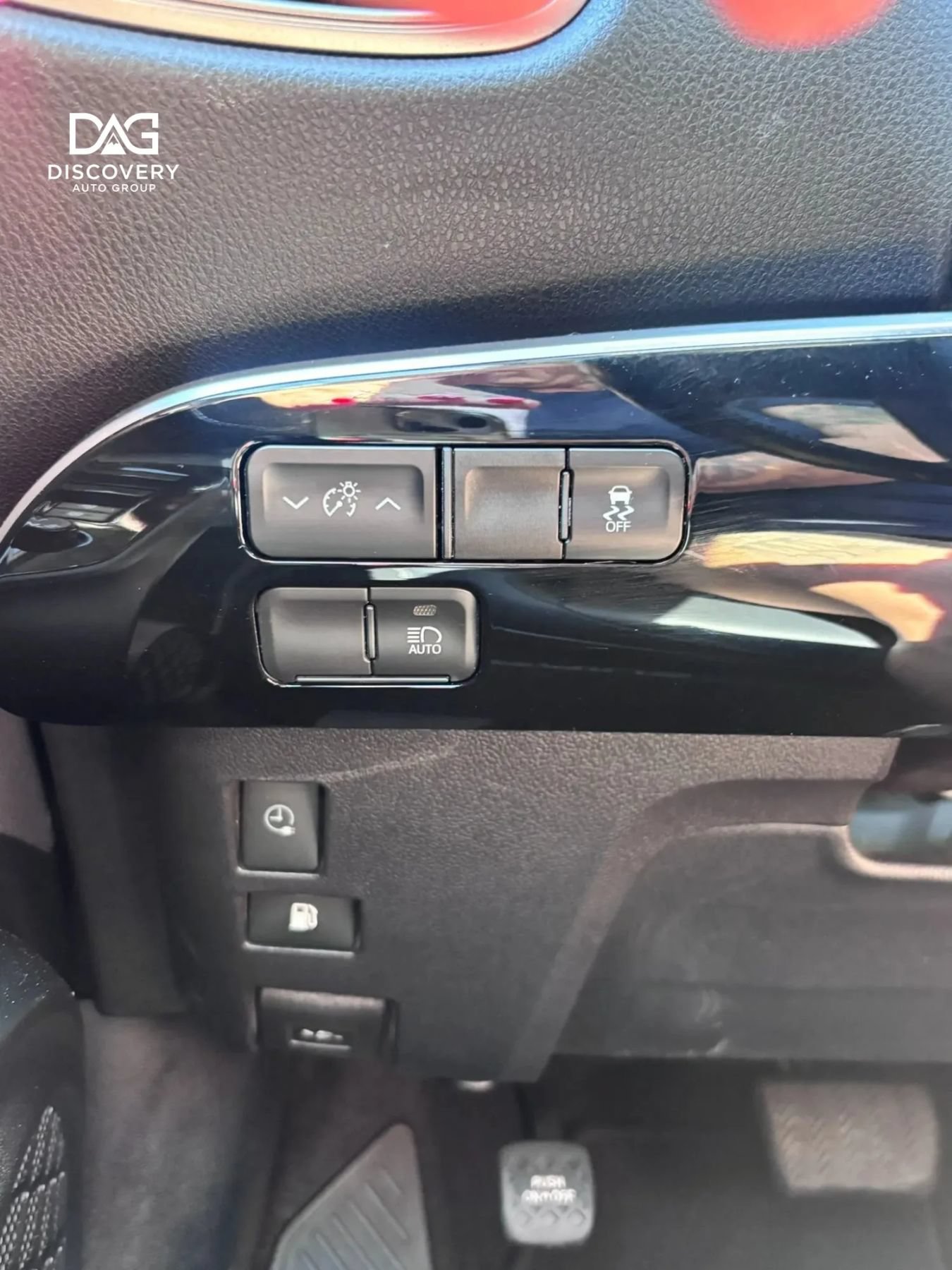 Used 2021 Toyota Prius Prime XLE w/ Carpet Mat Package (TMS) FWD image 10