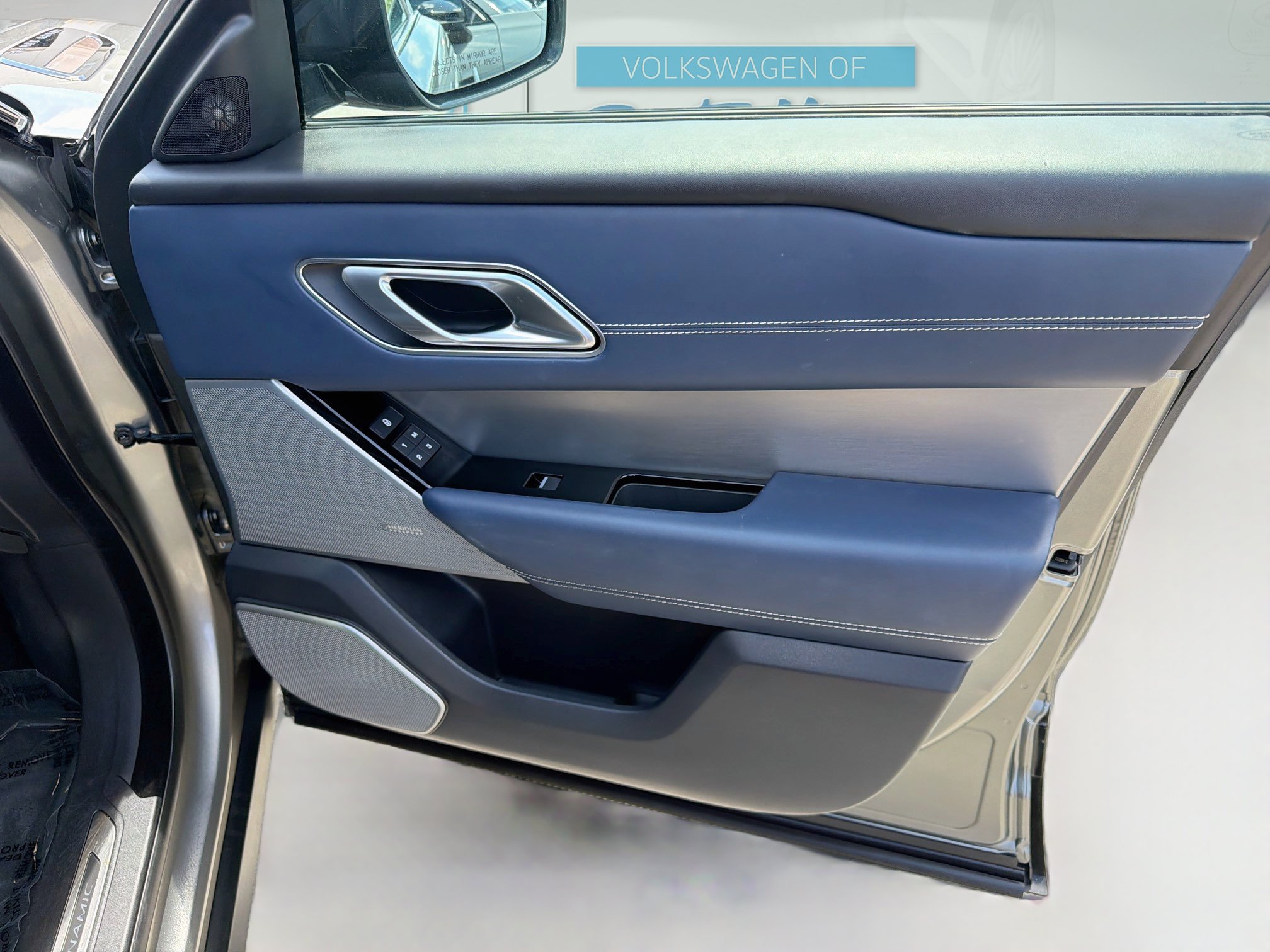 Used 2019 Land Rover Range Rover Velar R-Dynamic HSE AWD/4WD image 34