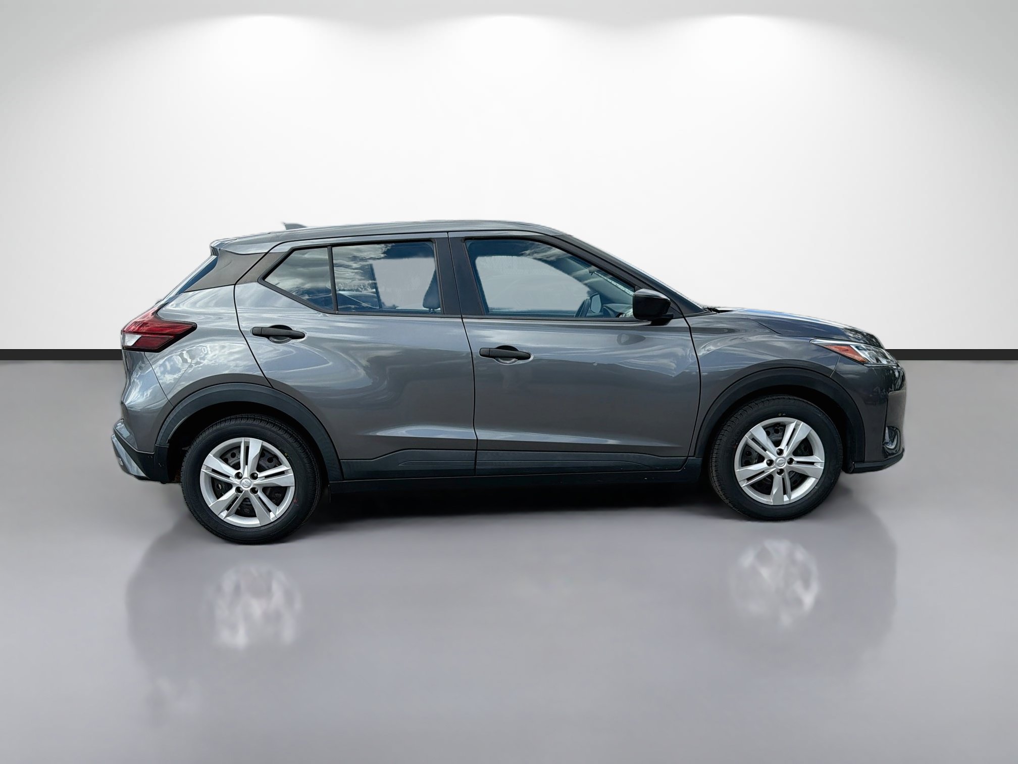 Used 2021 Nissan Kicks S FWD image 2