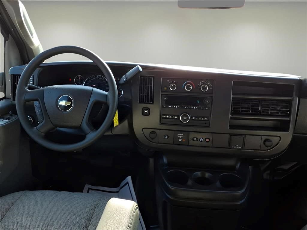 Used 2025 Chevrolet Express 3500 LS RWD image 6