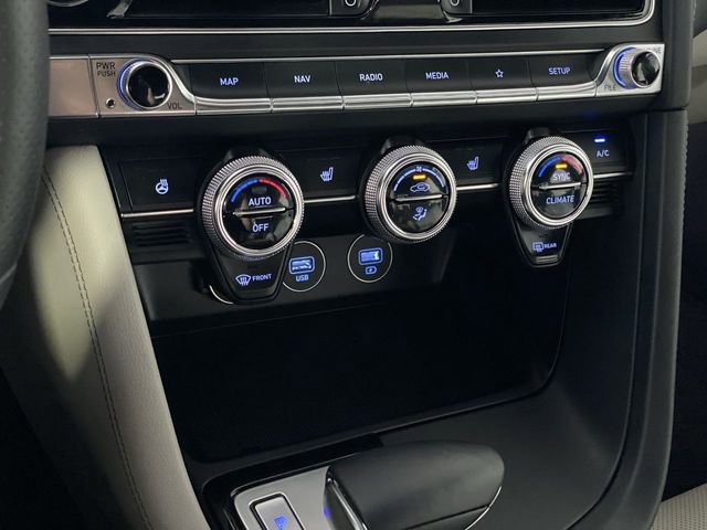 Used 2023 Genesis G70 2.0T image 23