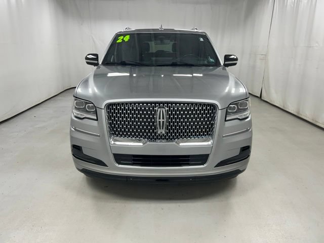 Used 2024 Lincoln Navigator L Reserve AWD/4WD image 3