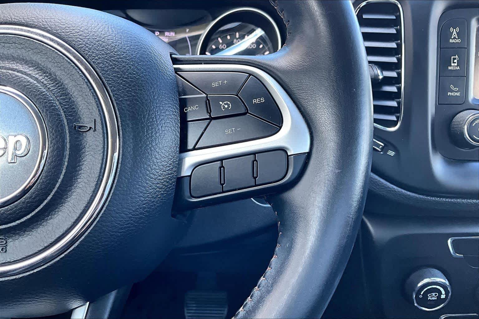 Used 2018 Jeep Compass Latitude AWD/4WD image 25