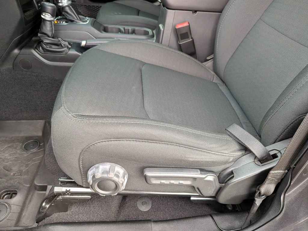 Used 2021 Jeep Wrangler Unlimited Sahara AWD/4WD image 13
