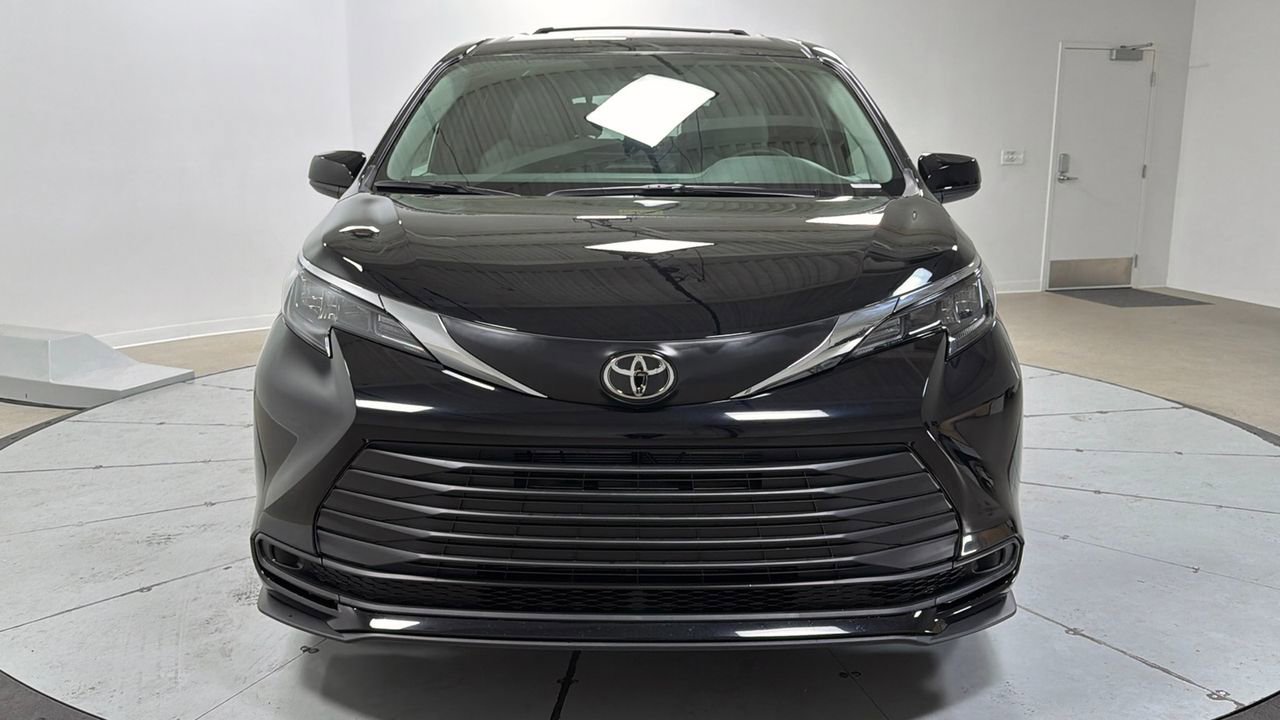 New 2026 Toyota Sienna LE video 2