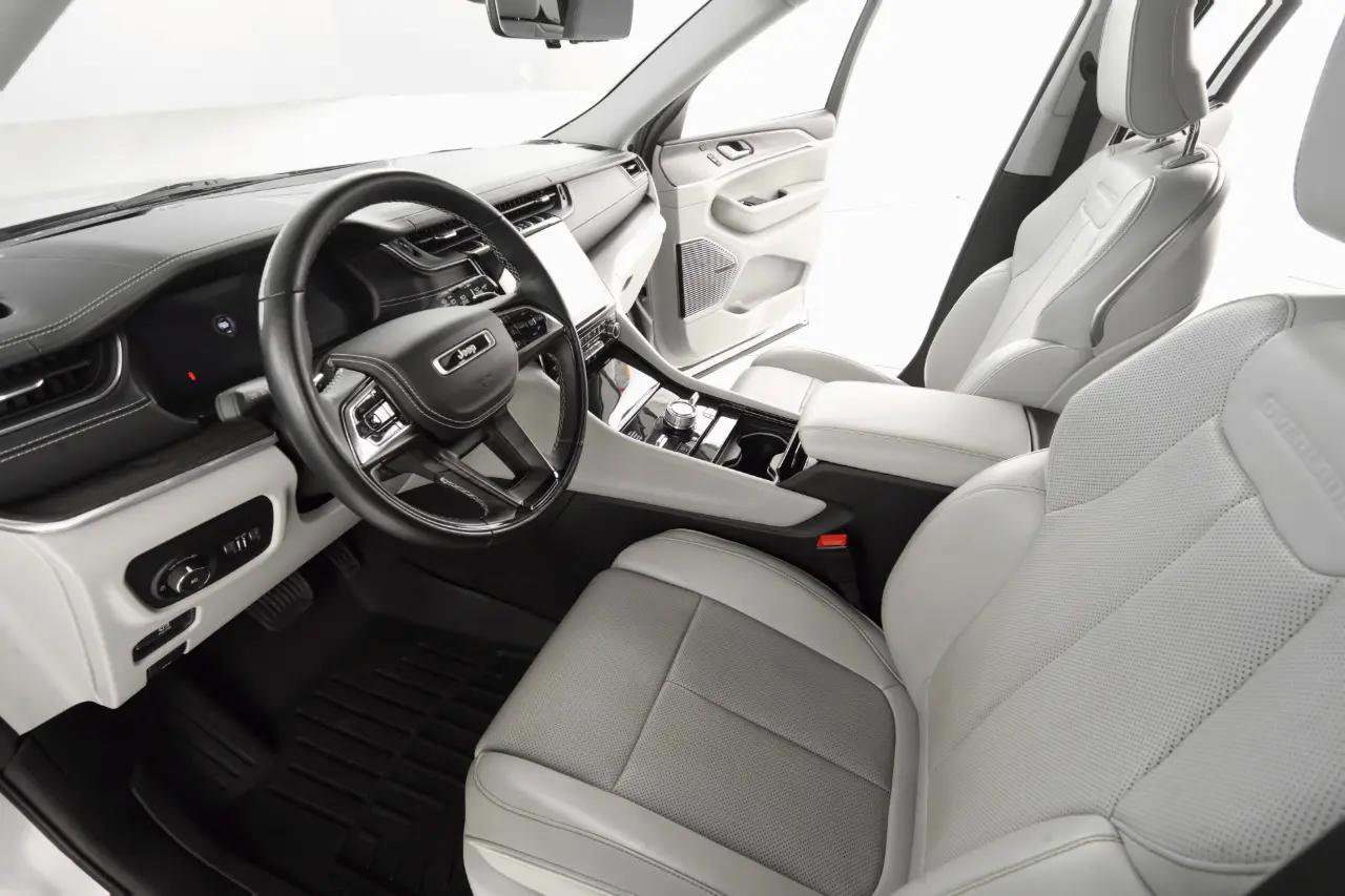 Used 2022 Jeep Grand Cherokee L Overland w/ Advanced Protech Group III image 12