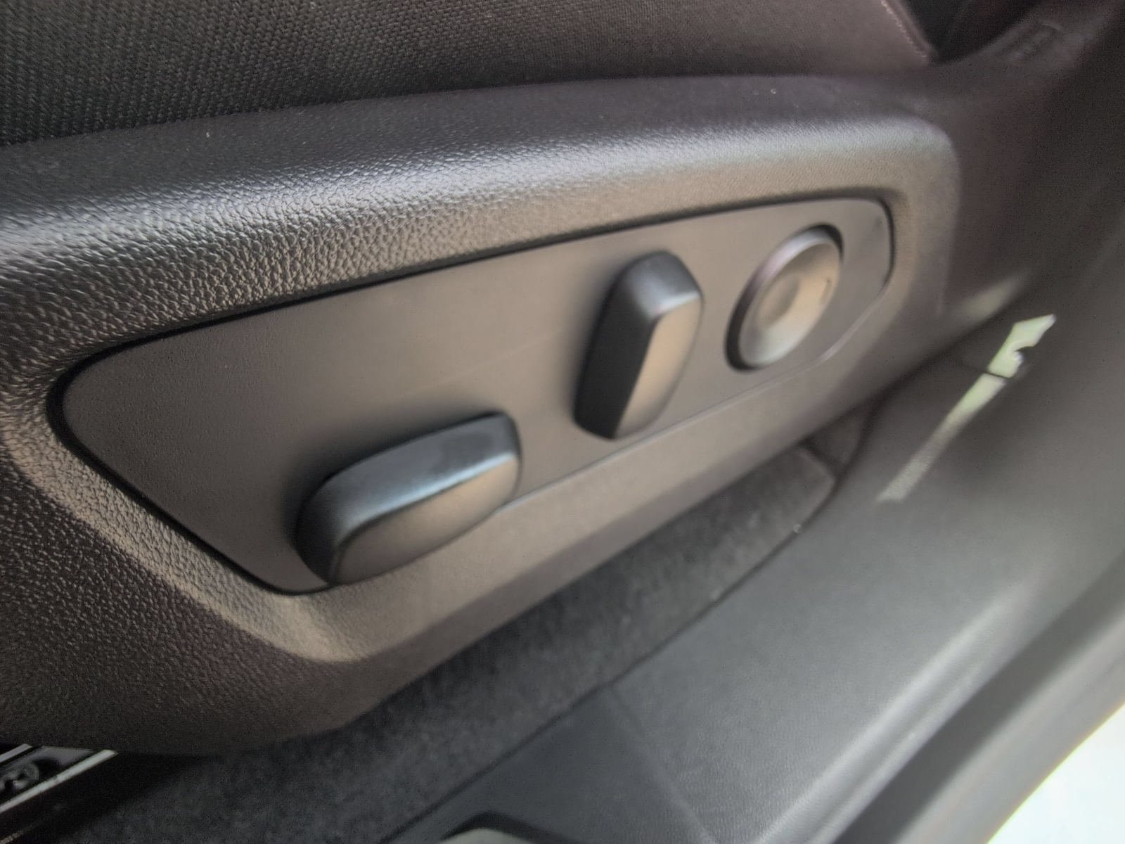 New 2026 GMC Canyon Elevation w/ Convenience Package RWD image 25