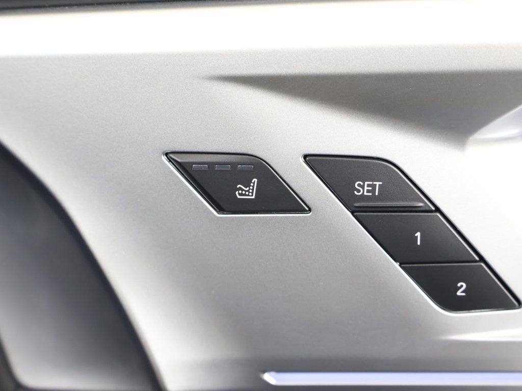 Used 2024 BMW XM AWD/4WD image 43
