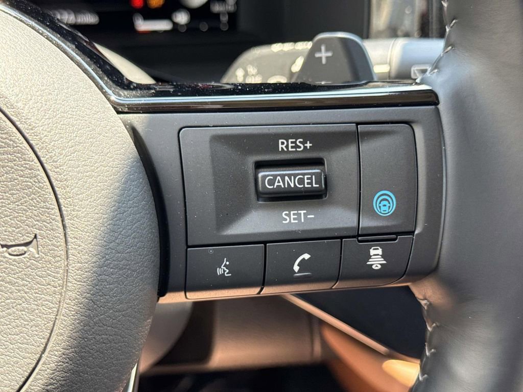 Used 2025 Nissan Pathfinder Platinum AWD/4WD image 37