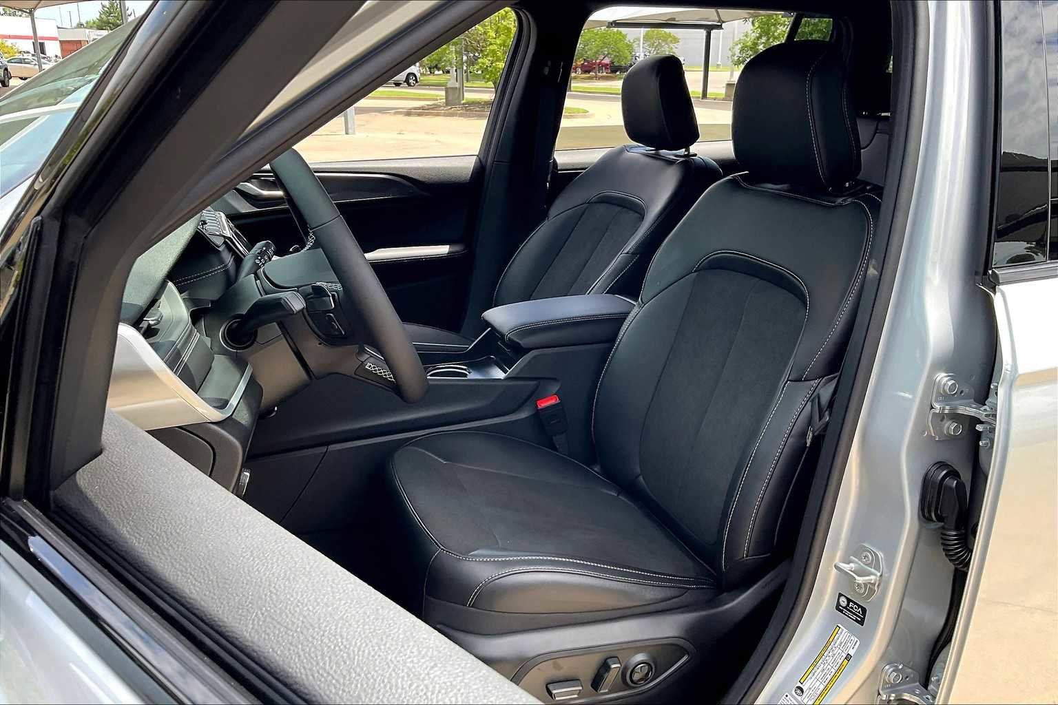 New 2025 Jeep Grand Cherokee L Altitude image 9