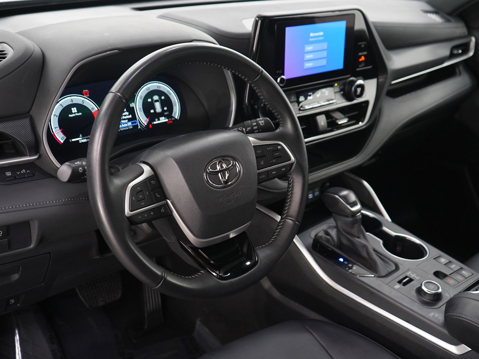 Used 2025 Toyota Highlander XSE AWD/4WD image 23