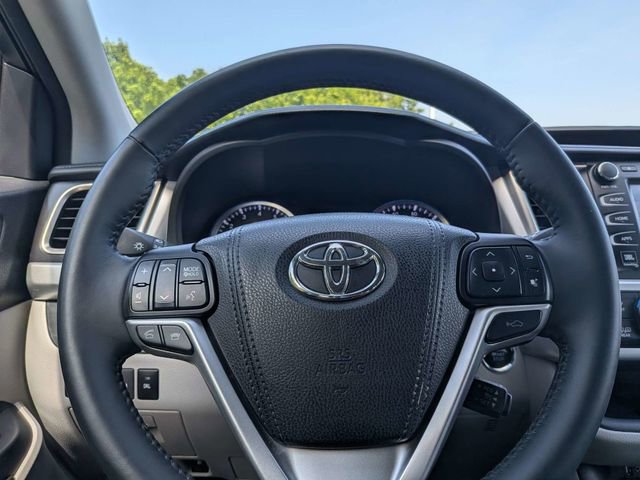 Used 2016 Toyota Highlander Limited w/ Driver Technology Package FWD image 26