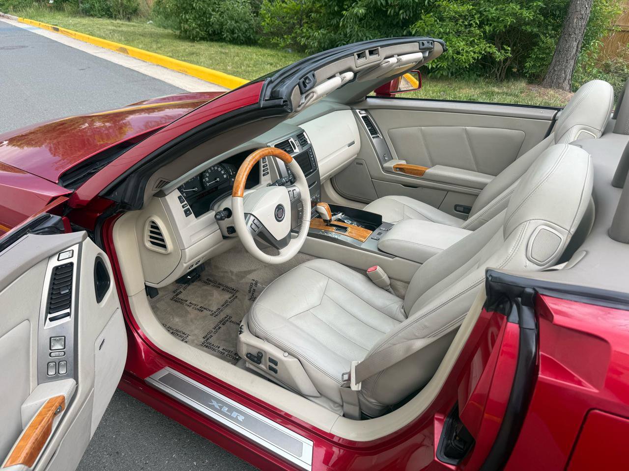Used 2004 Cadillac XLR RWD image 25