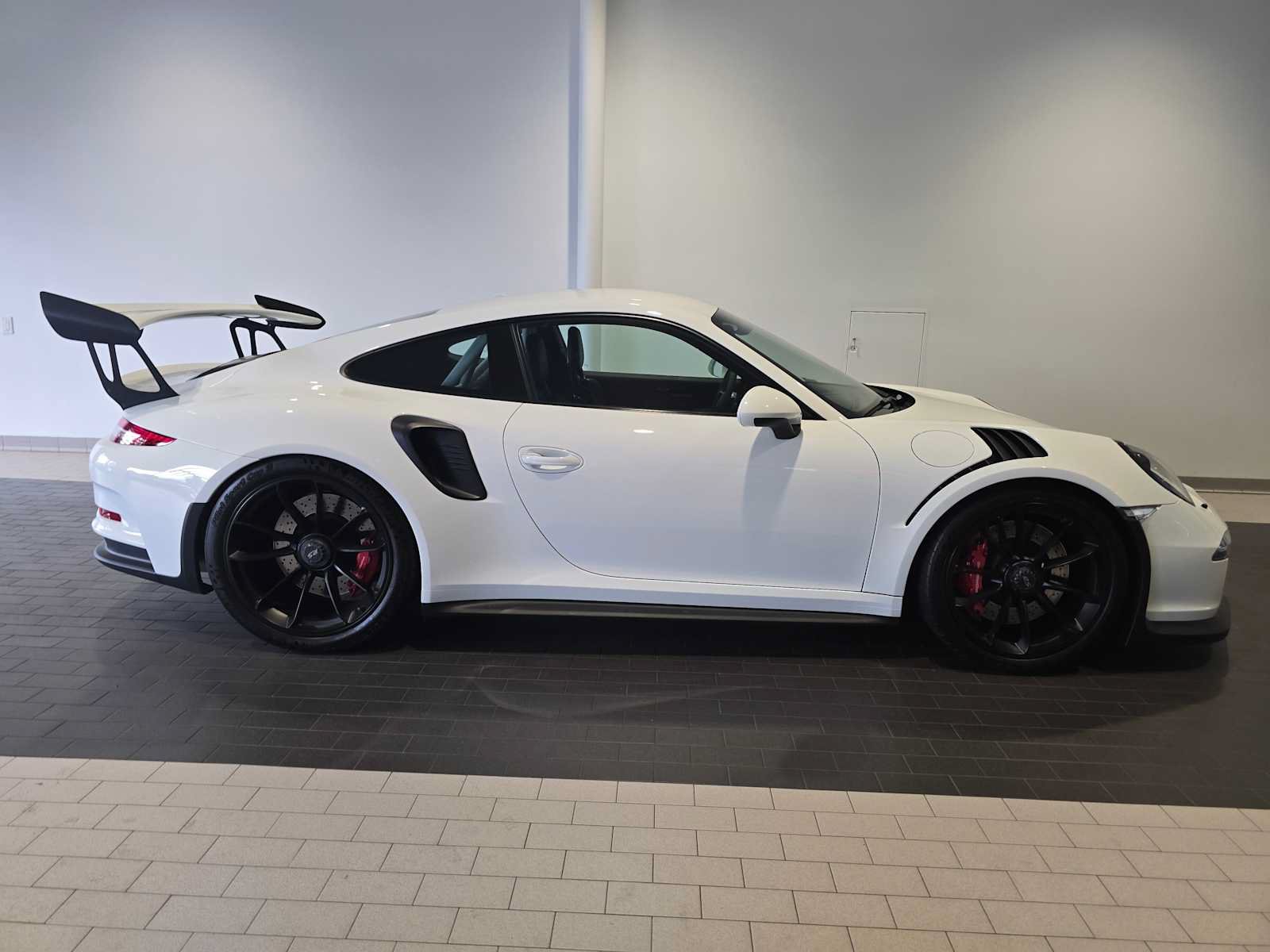 Used 2016 Porsche 911 GT3 RS RWD image 8