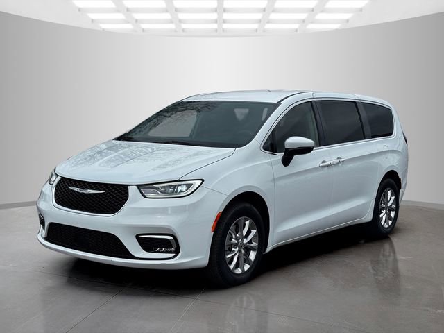 Certified 2023 Chrysler Pacifica Touring-L image 3