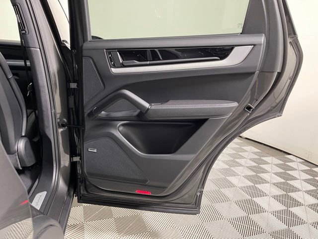 Used 2025 Porsche Cayenne image 24