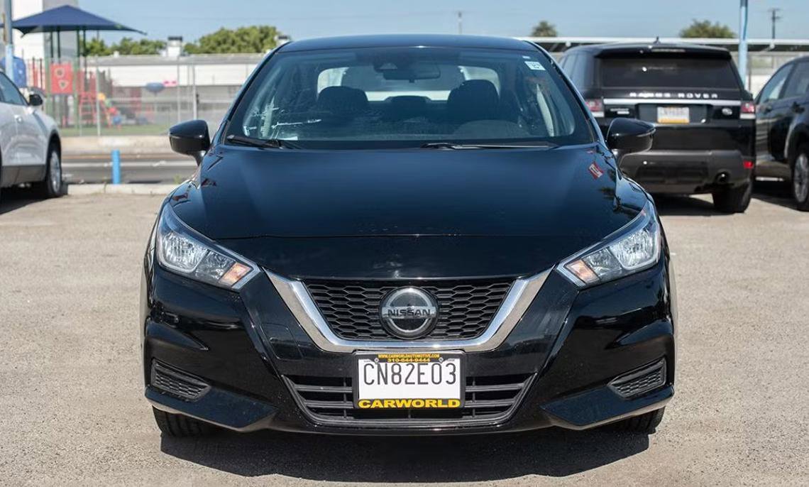 Used 2021 Nissan Versa SV image 4