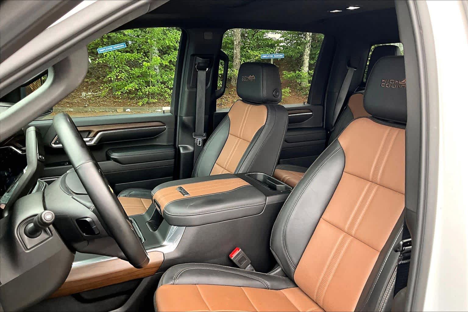 Used 2024 Chevrolet Silverado 3500 High Country w/ High Country Premium Package AWD/4WD image 8