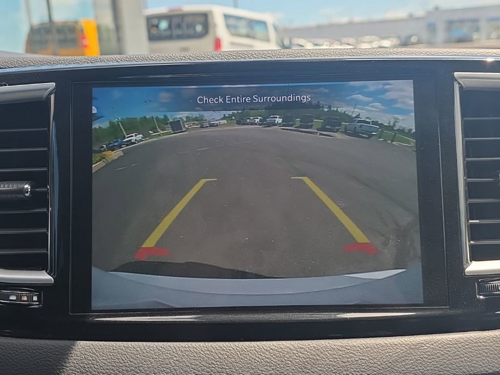 Used 2024 Chrysler Pacifica Touring-L FWD image 29