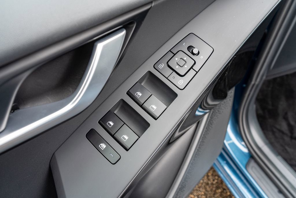 Used 2025 Kia Niro EX w/ EX Cold Weather Package image 21