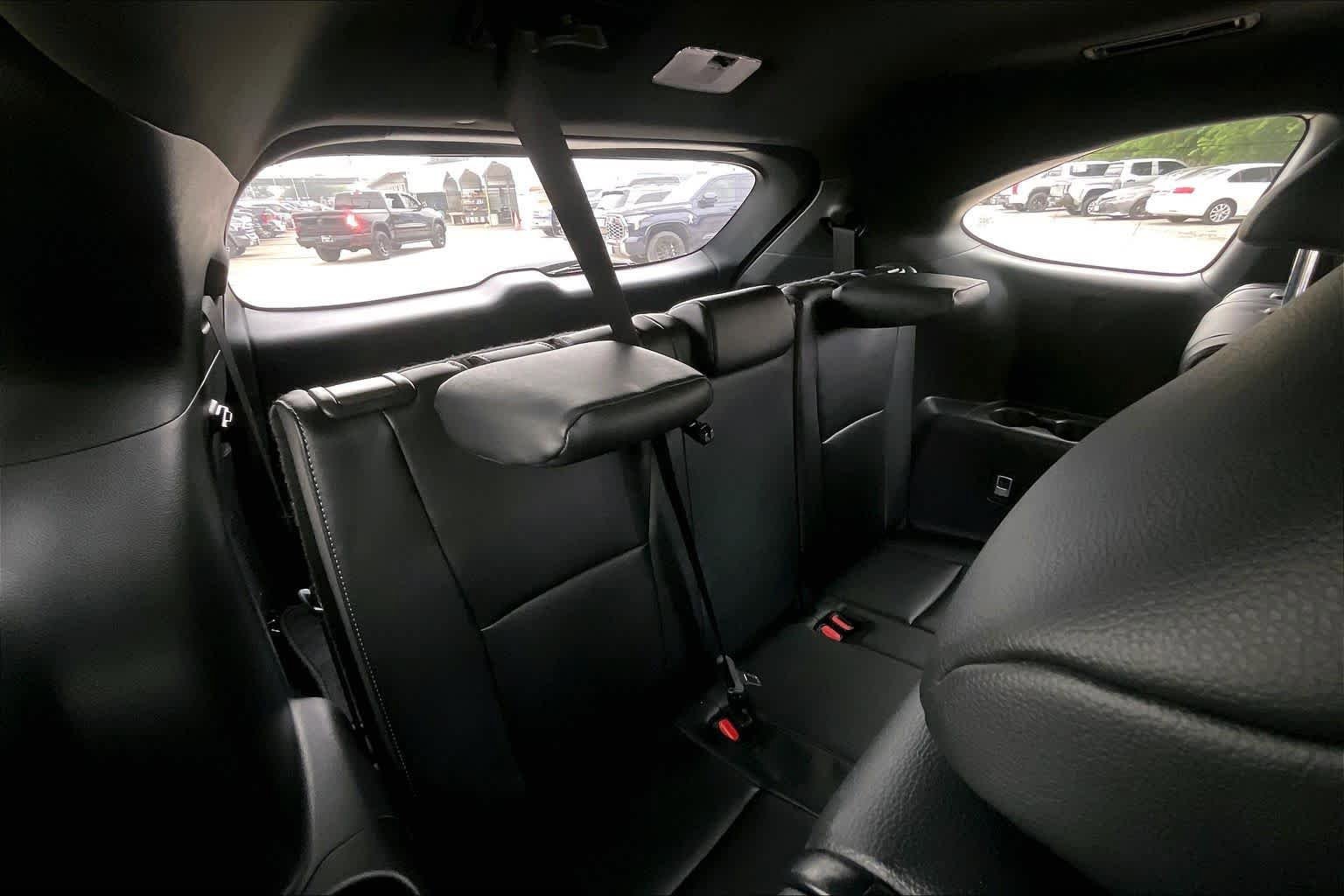 Used 2025 Toyota Highlander XSE AWD/4WD image 36