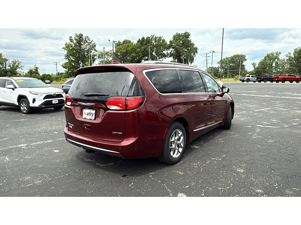 Used 2017 Chrysler Pacifica Limited w/ Advanced Safetytec Group FWD image 9