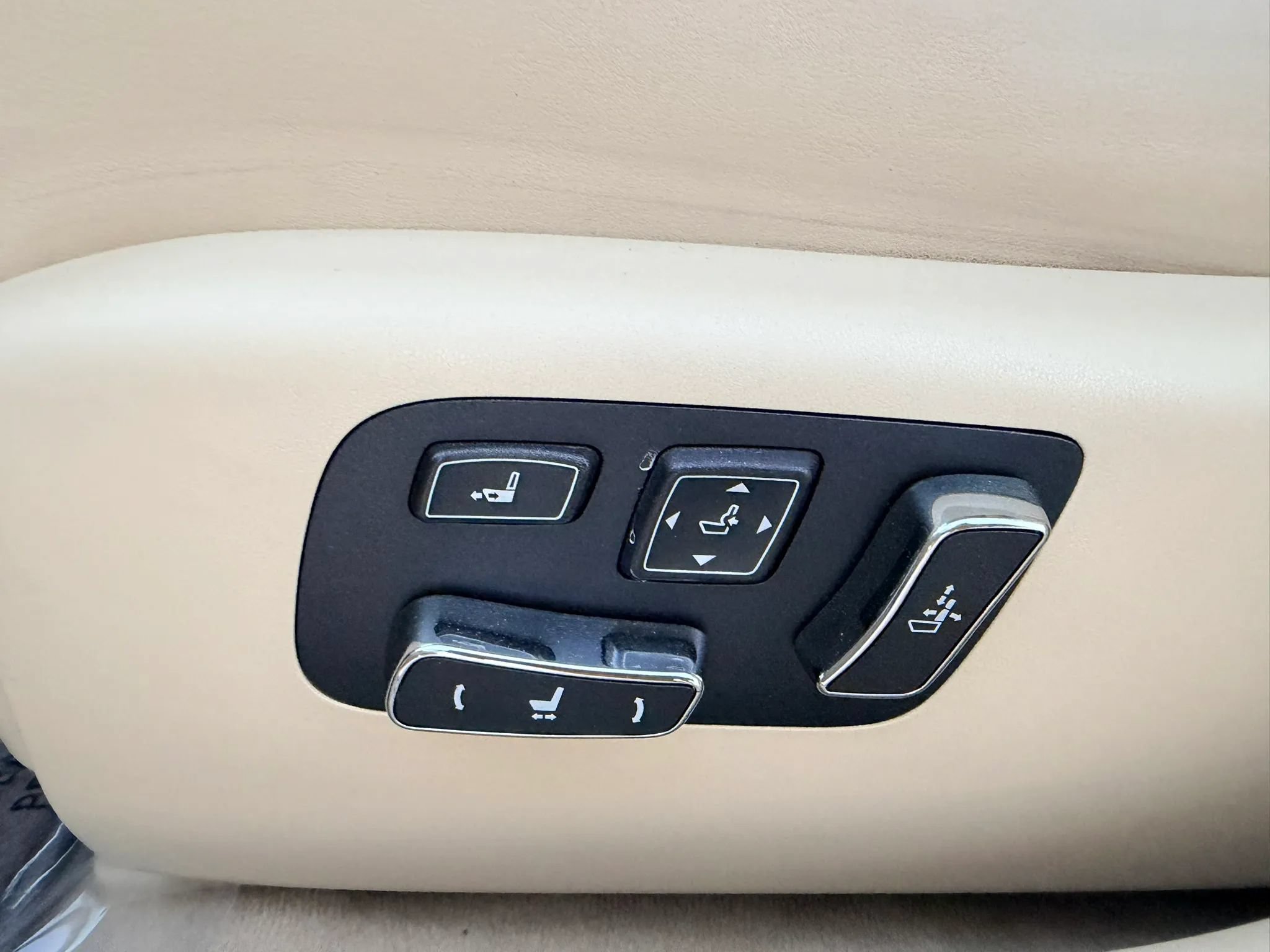 Used 2013 Lexus LS 460 w/ Comfort Pkg RWD image 12