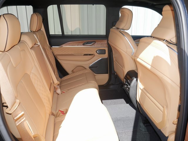 New 2025 Jeep Grand Cherokee Summit w/ Adv Protech Group IV image 28