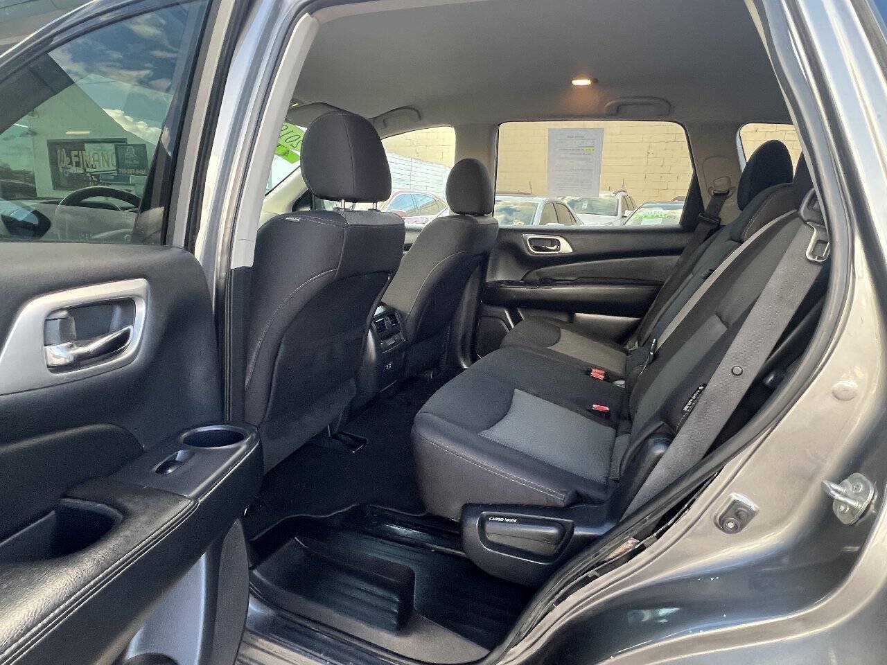 Used 2019 Nissan Pathfinder SV AWD/4WD image 14
