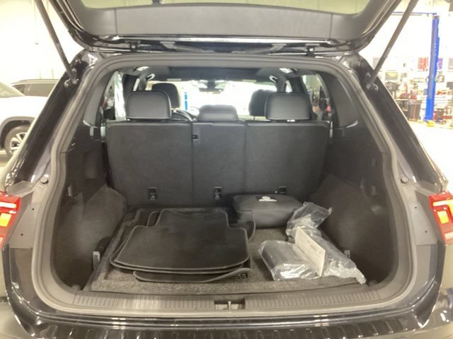 Certified 2023 Volkswagen Tiguan SE R-Line AWD/4WD image 16
