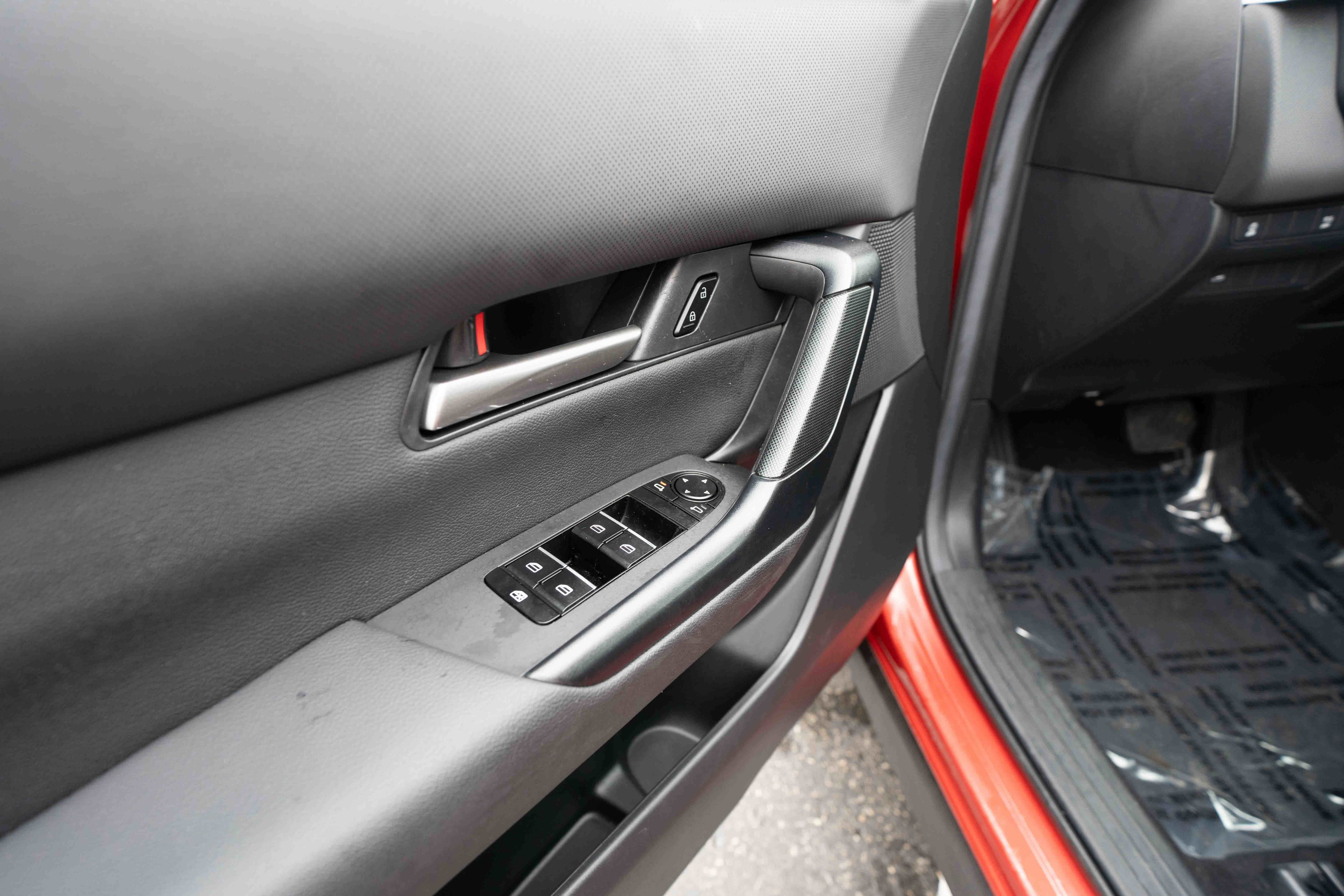 Used 2025 MAZDA CX-50 AWD 2.5 S w/ Premium Package image 7