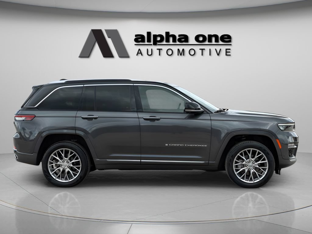 Used 2023 Jeep Grand Cherokee Summit w/ Luxury Tech Group V RWD image 4