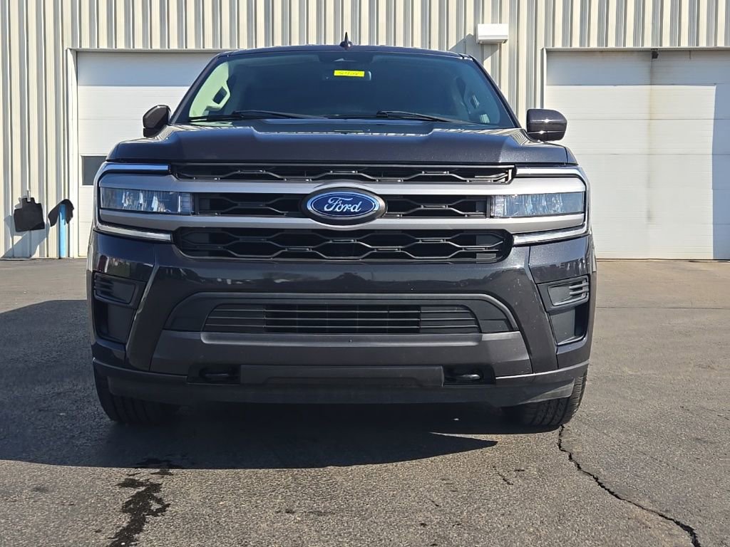 Used 2022 Ford Expedition XLT image 2