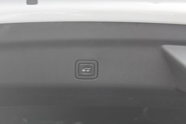 Used 2025 Cadillac Escalade ESV Sport Platinum w/ LPO, Floor Liner Package AWD/4WD image 8