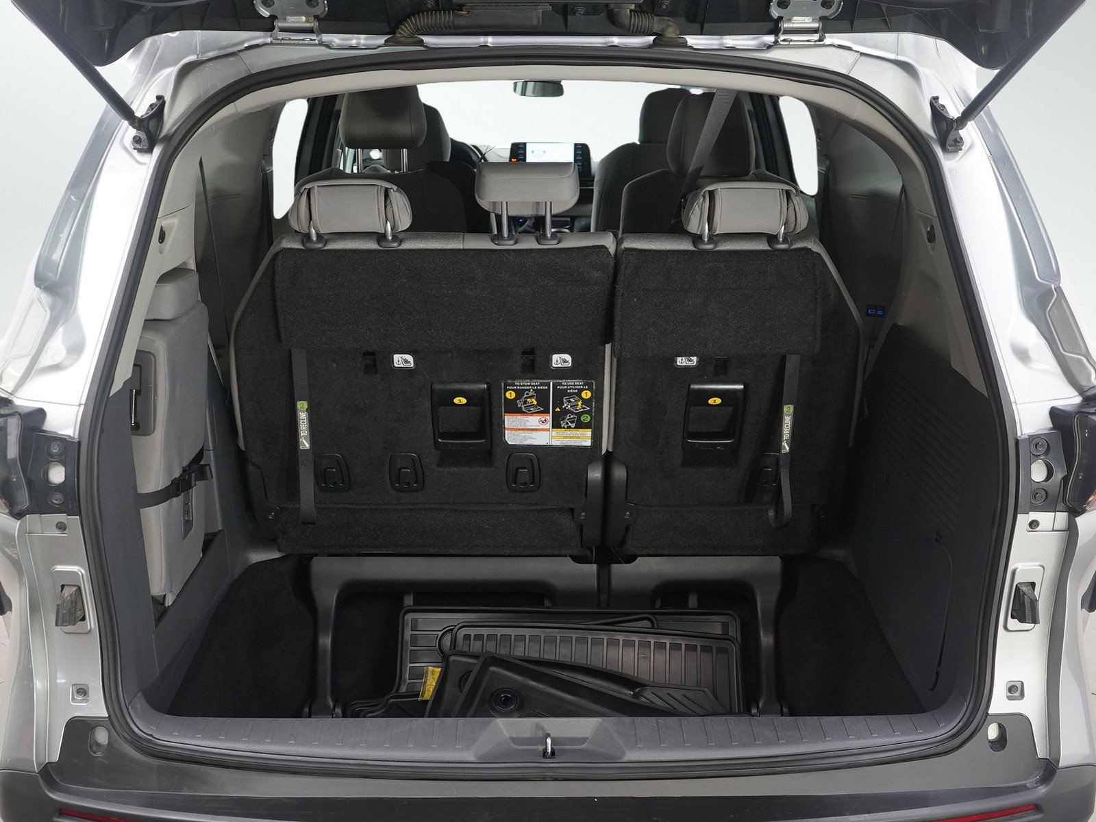 Used 2024 Toyota Sienna LE FWD image 12
