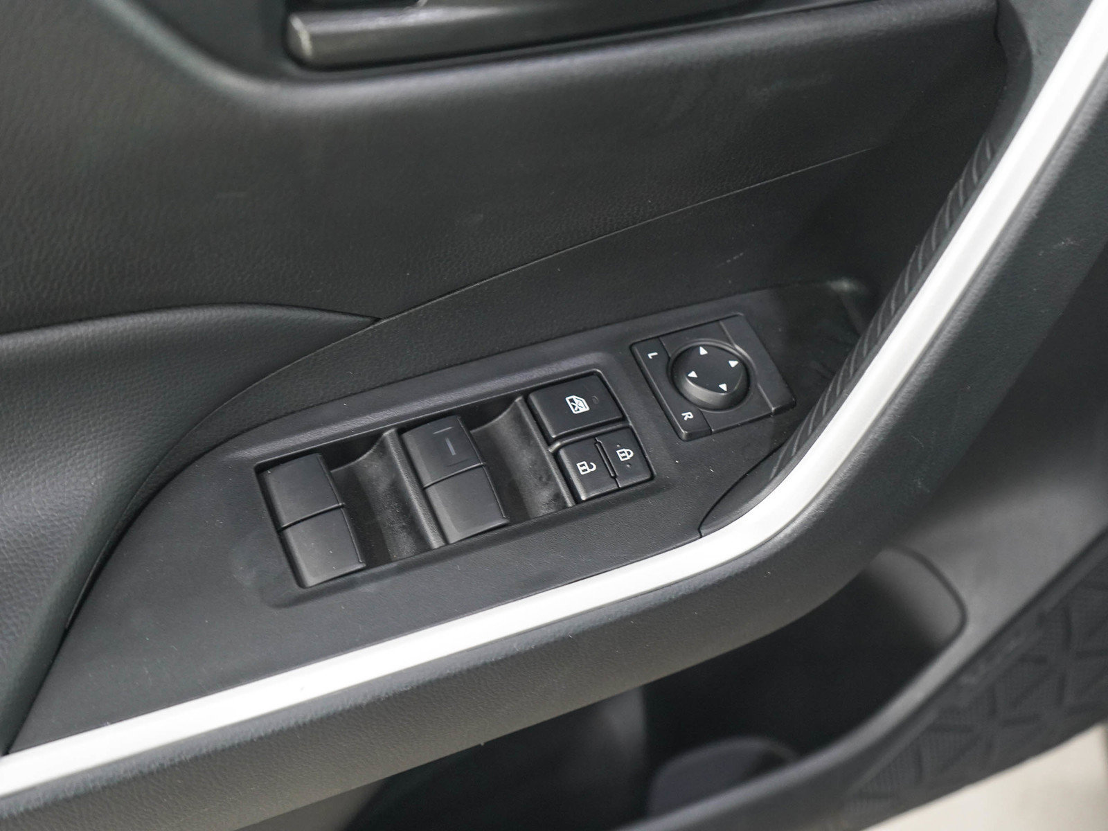 Used 2025 Toyota RAV4 LE AWD/4WD image 19