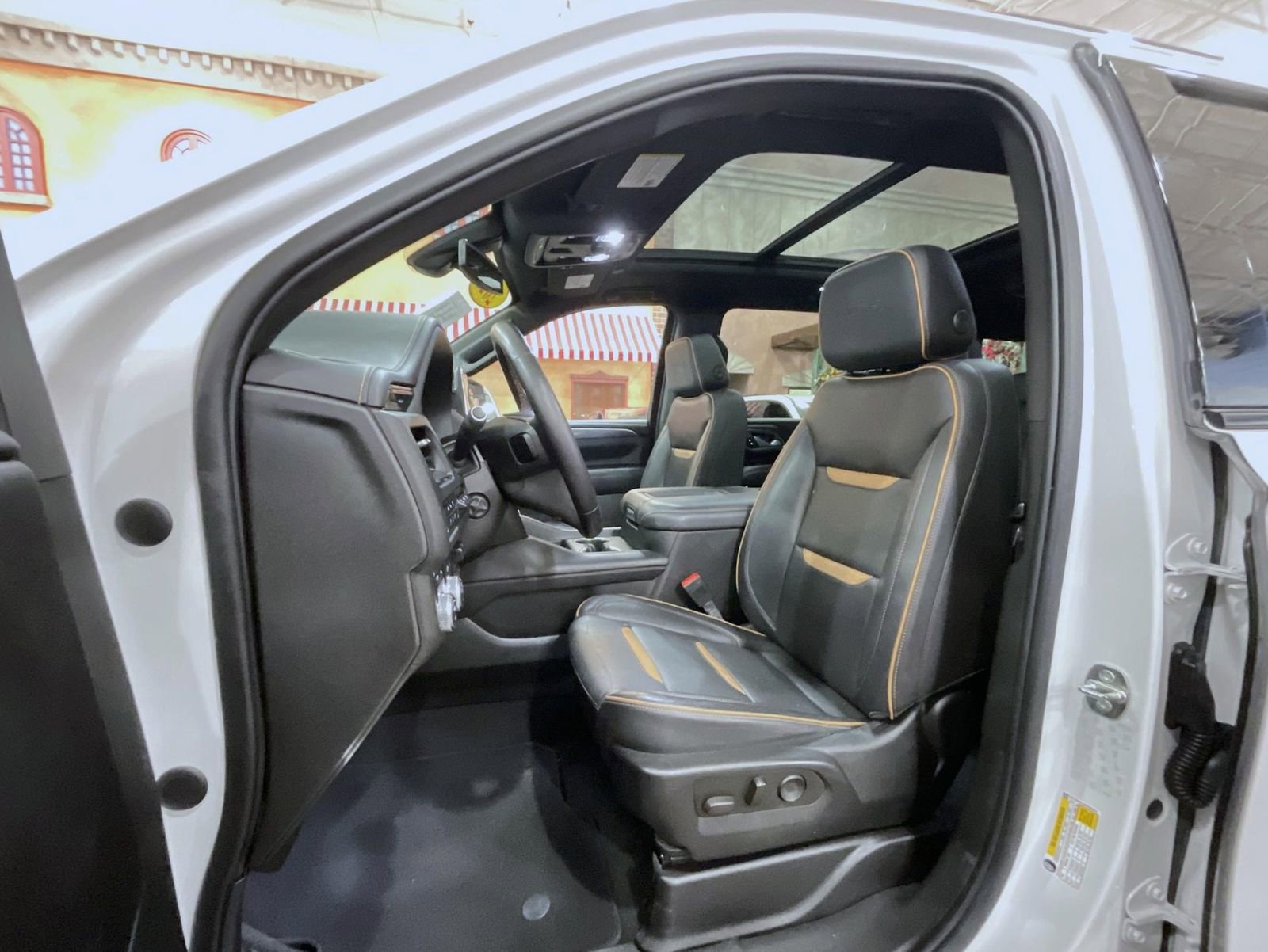 Used 2022 GMC Yukon XL AT4 image 10