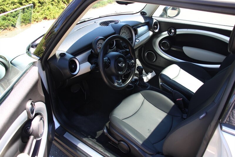 Used 2011 MINI Cooper Hardtop FWD image 5
