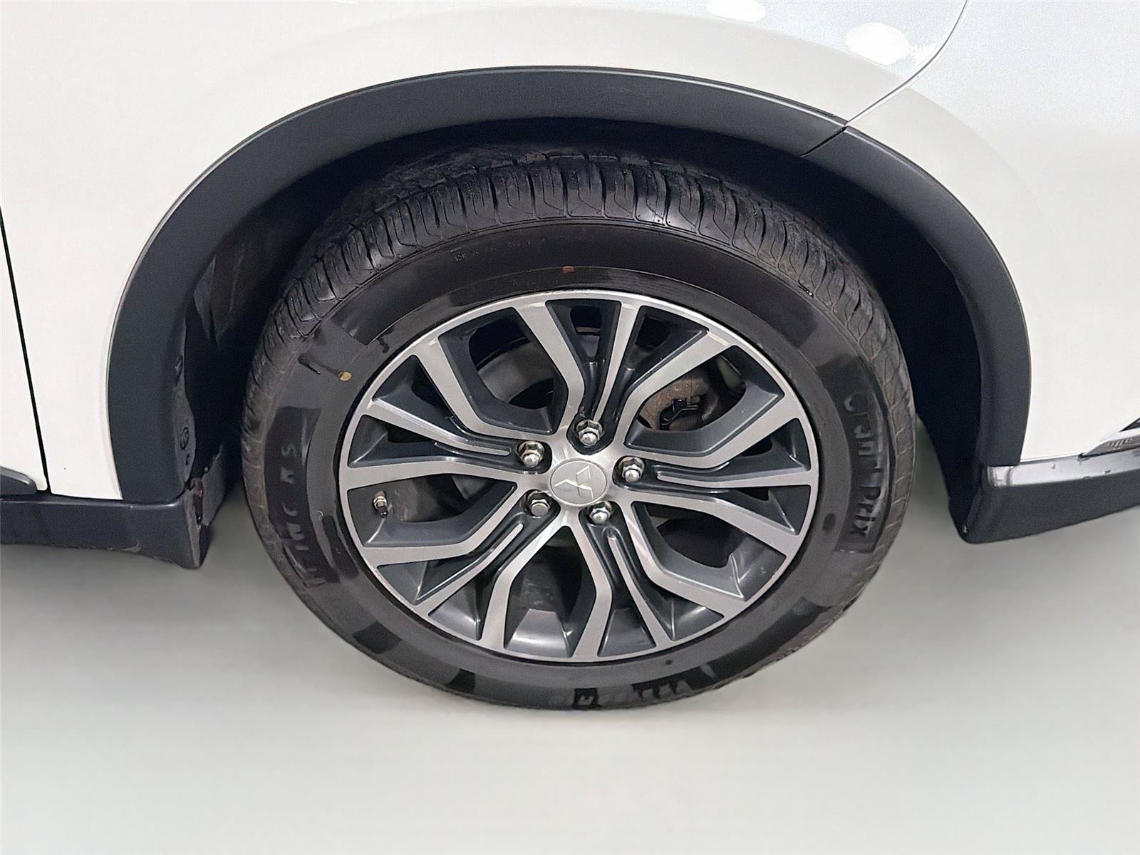 Used 2016 Mitsubishi Outlander SEL AWD/4WD image 34
