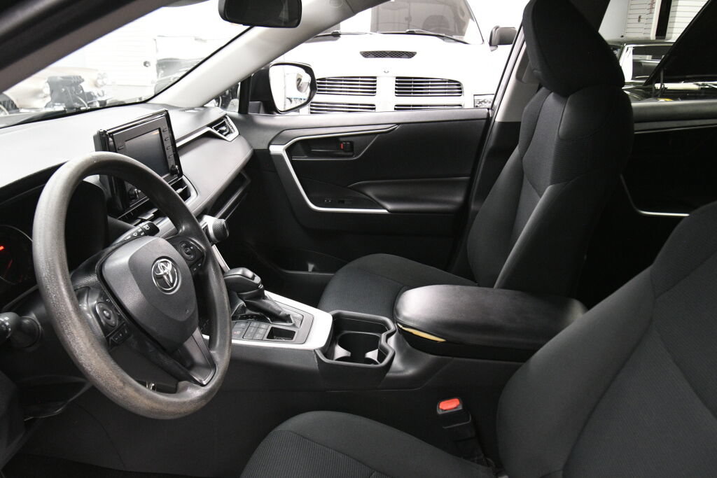Used 2019 Toyota RAV4 LE w/ All Weather Liner Package AWD/4WD image 18