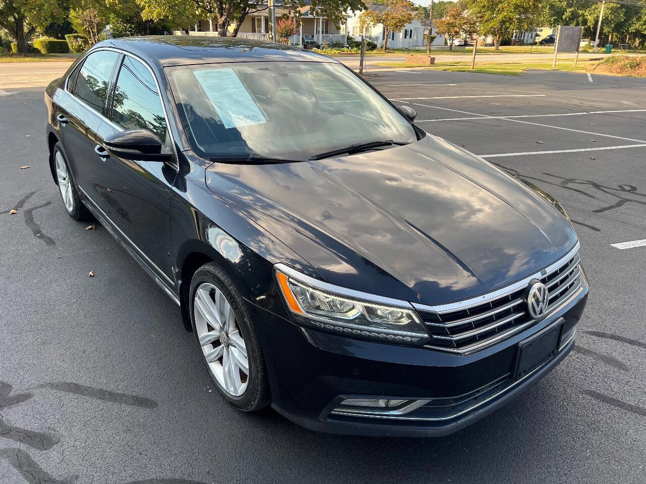 Used 2017 Volkswagen Passat 1.8T SE image 3