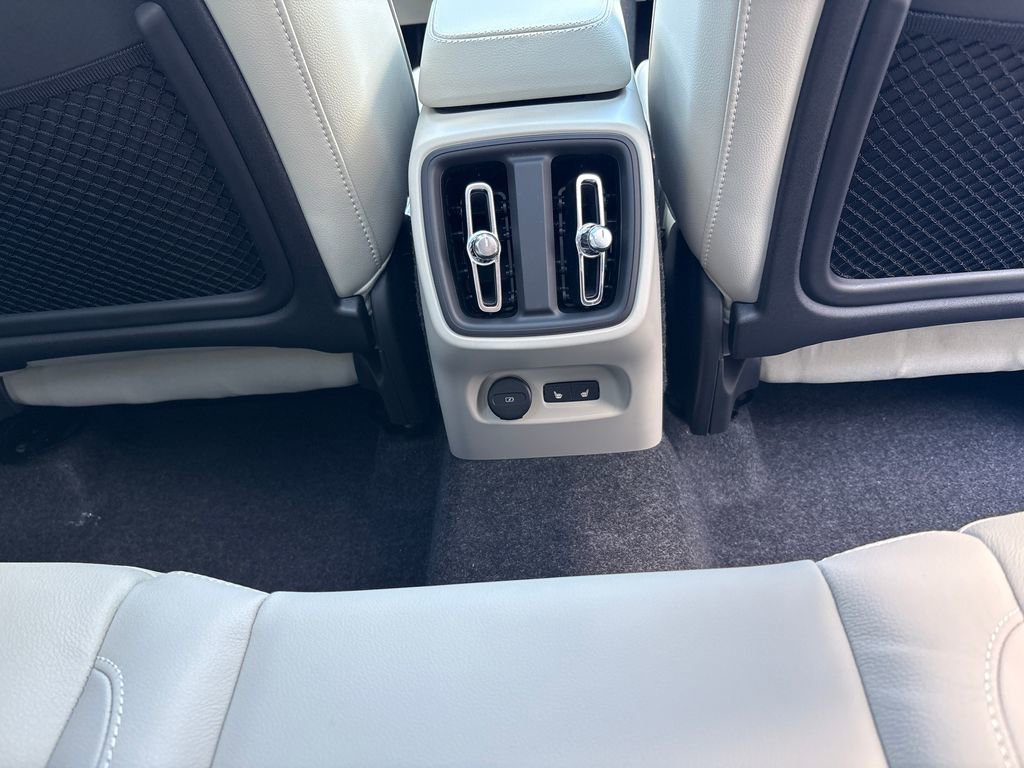 New 2026 Volvo XC40 B5 Plus w/ Protection Package Premier AWD/4WD image 16