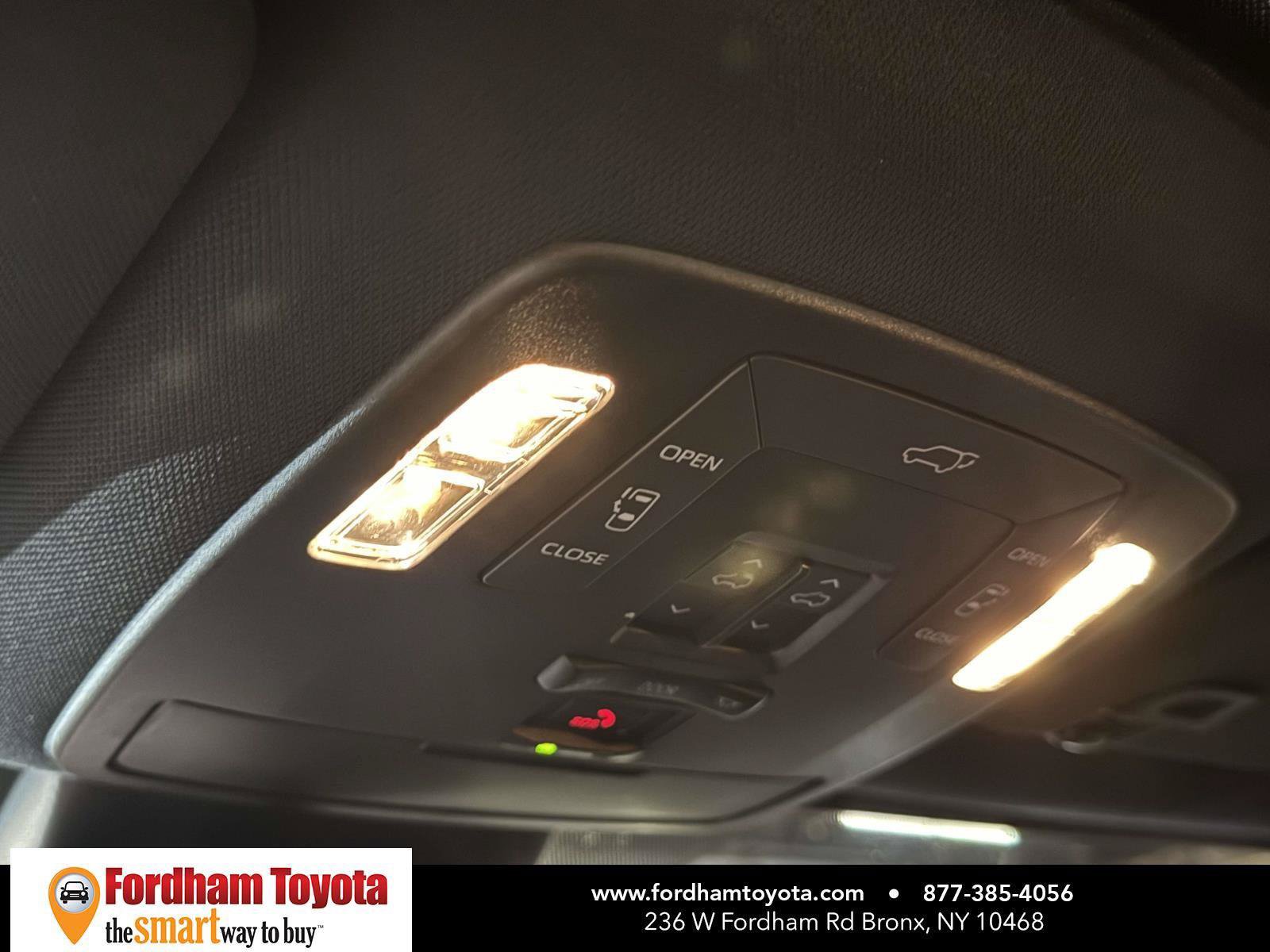 Used 2025 Toyota Sienna XSE w/ XSE Premium Package AWD/4WD image 31