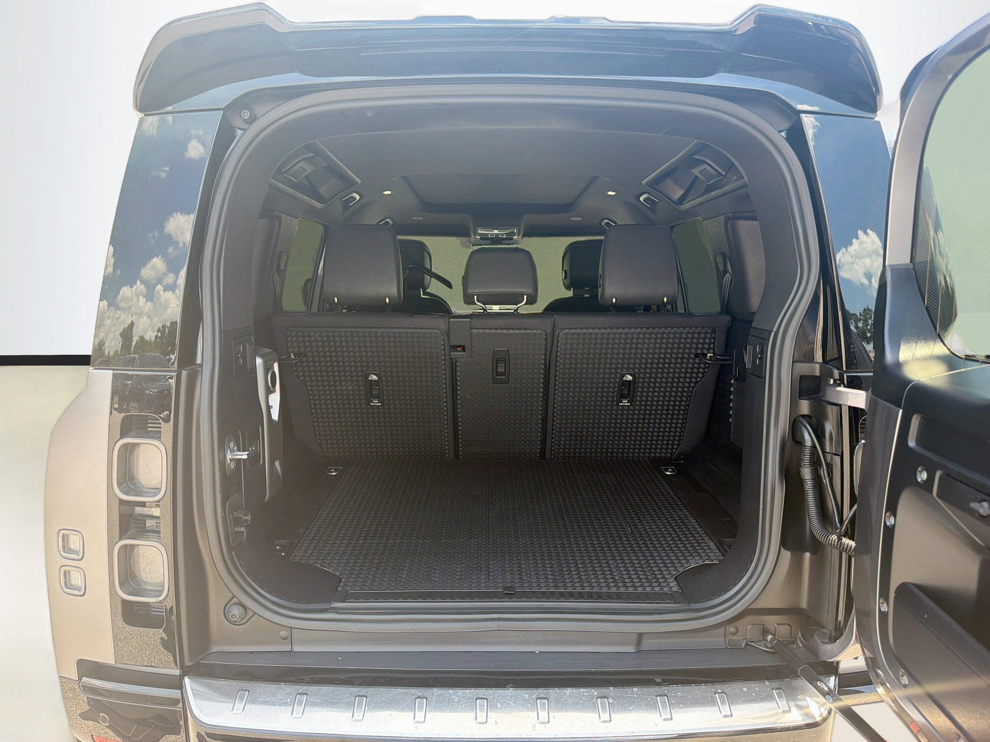 Used 2023 Land Rover Defender 110 X AWD/4WD image 12